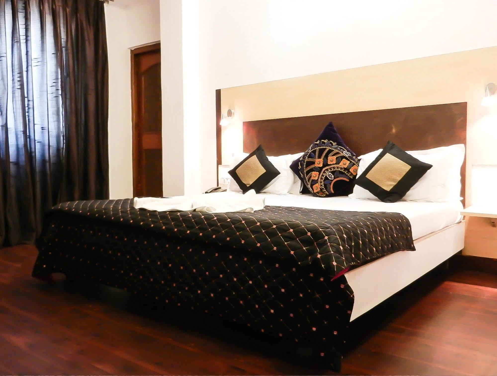 Itsy Hotels Banana Boutique Benares Buitenkant foto